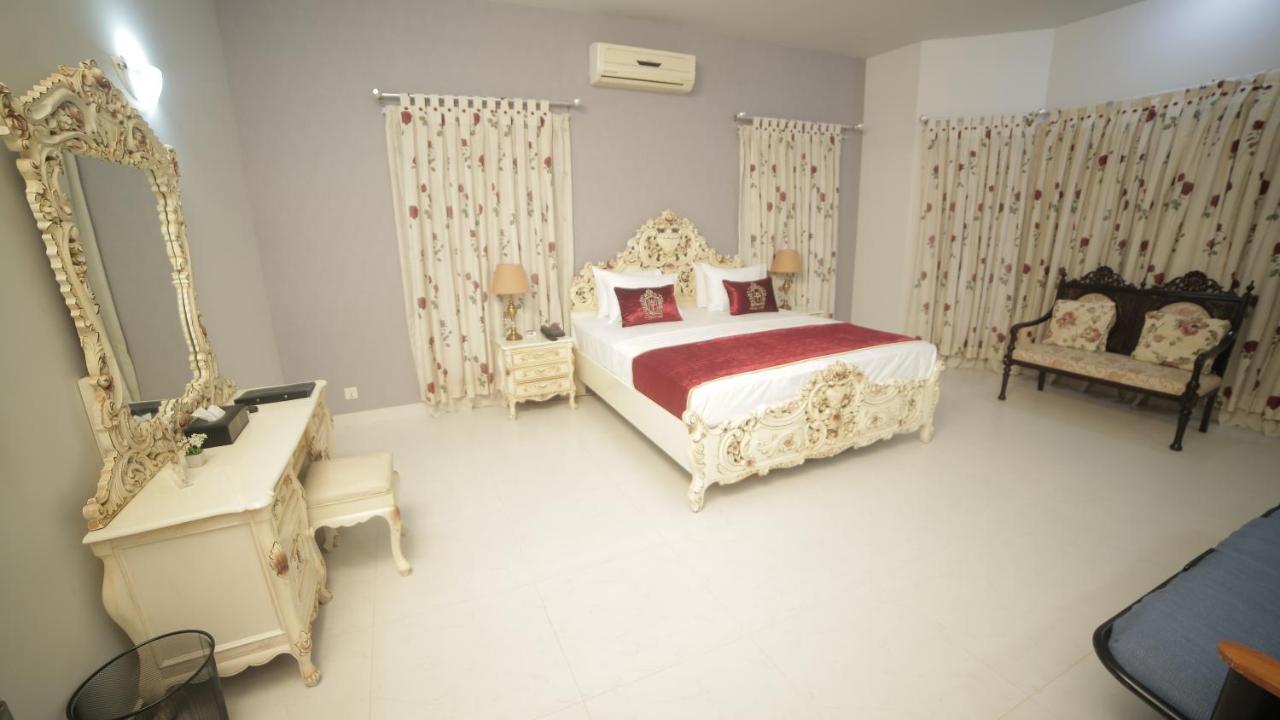 Four Squares Karachi Bed & Breakfast Exterior photo