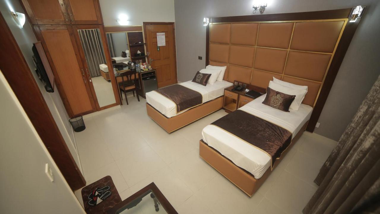 Four Squares Karachi Bed & Breakfast Exterior photo
