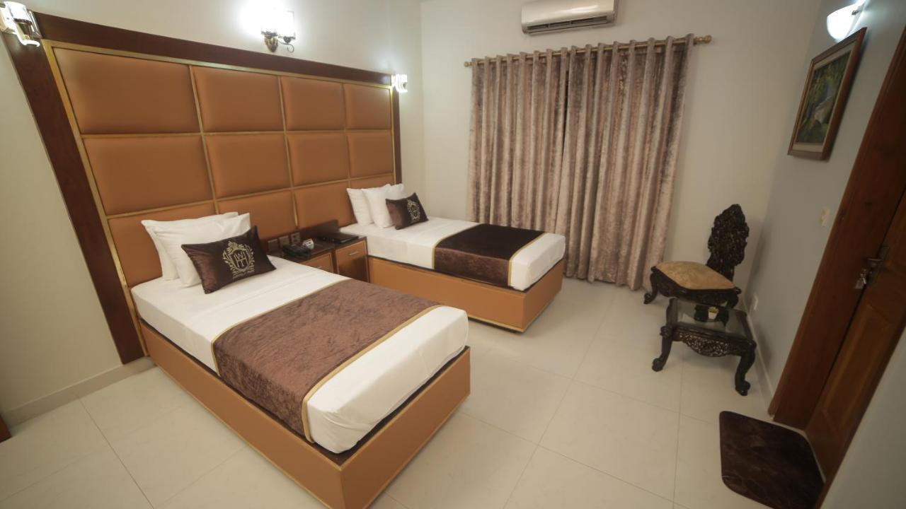 Four Squares Karachi Bed & Breakfast Exterior photo
