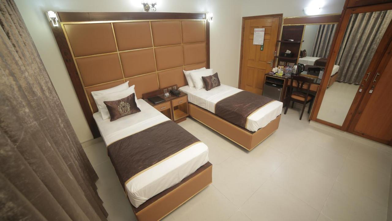 Four Squares Karachi Bed & Breakfast Exterior photo